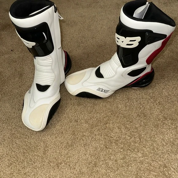 Balenciaga Black and White Combat Boots - Picture 3 of 7